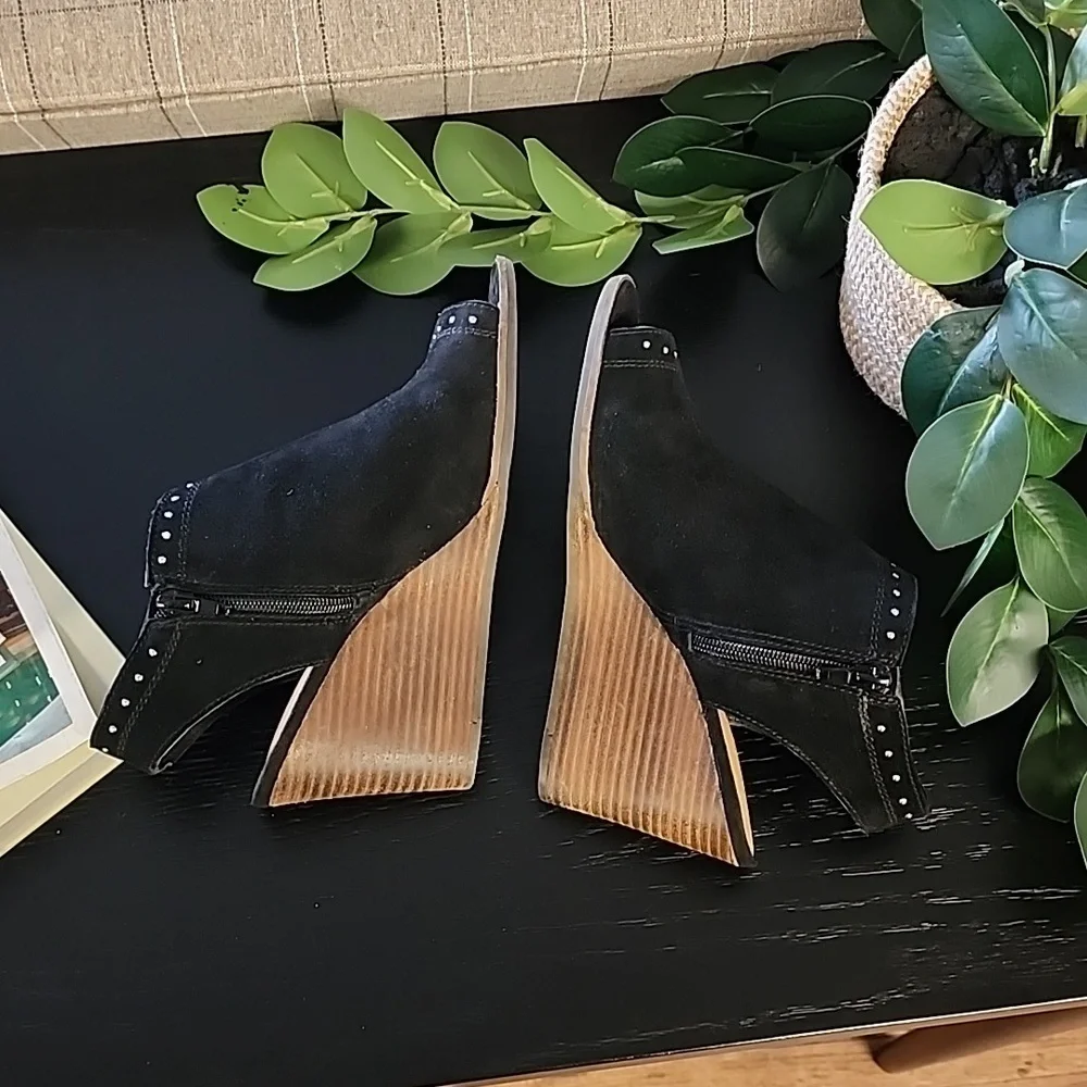 LUCKY BRAND Ulyssas Suede Slingback Wedge Sandals 39 8.5 Studs Vegan Leather